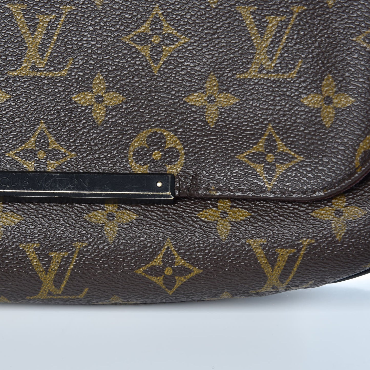 Monogram Macassar District PM