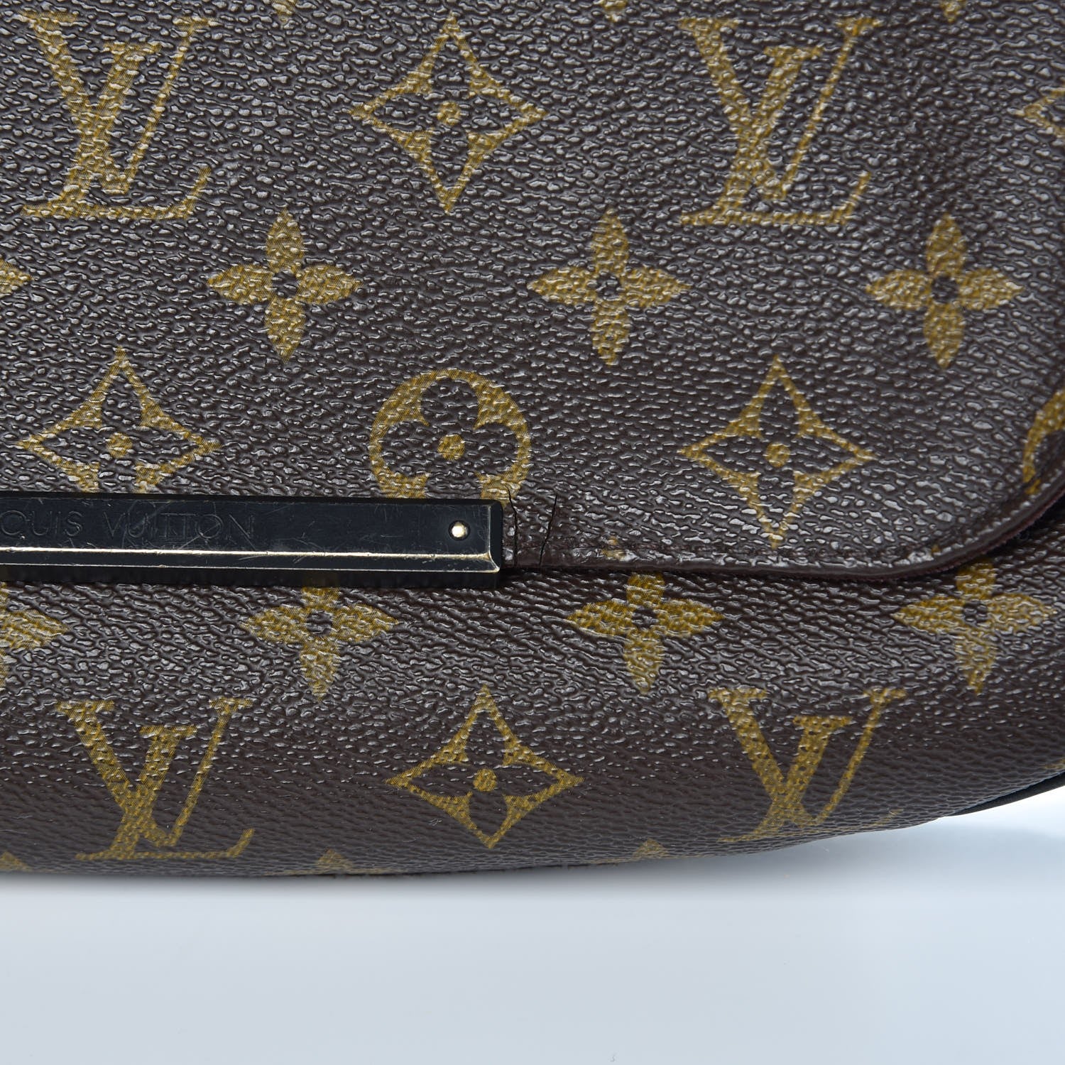 Louis Vuitton Monogram Macassar District PM 11 of 15