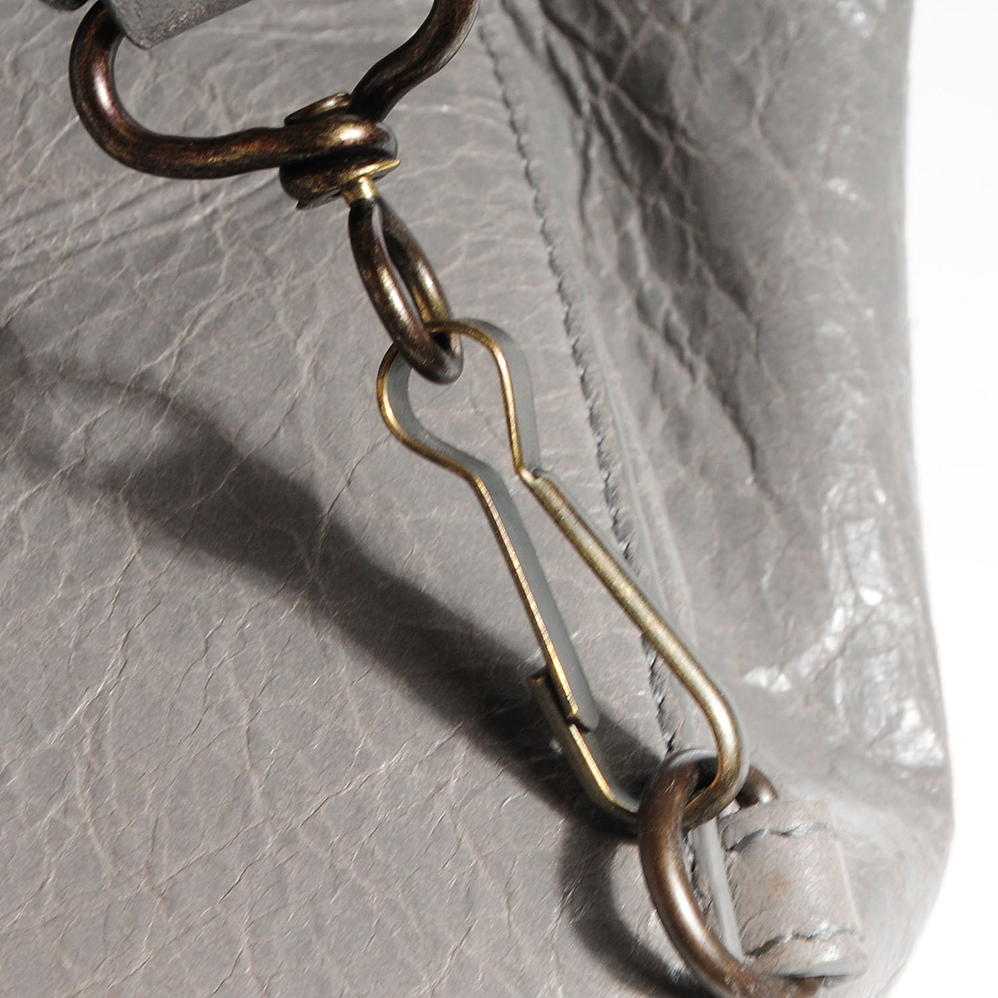 Agneau Classic Hardware Zip Traveler Backpack Gris Pyrite
