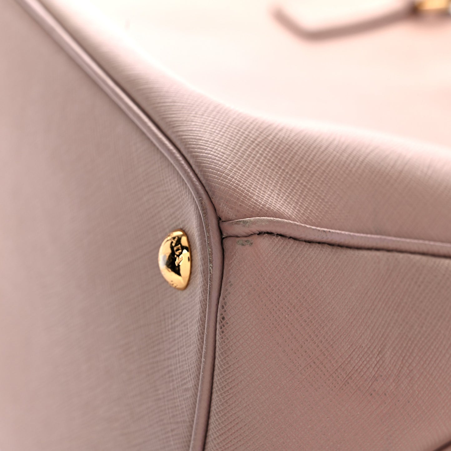 Saffiano Medium Galleria Double Zip Tote Cammeo