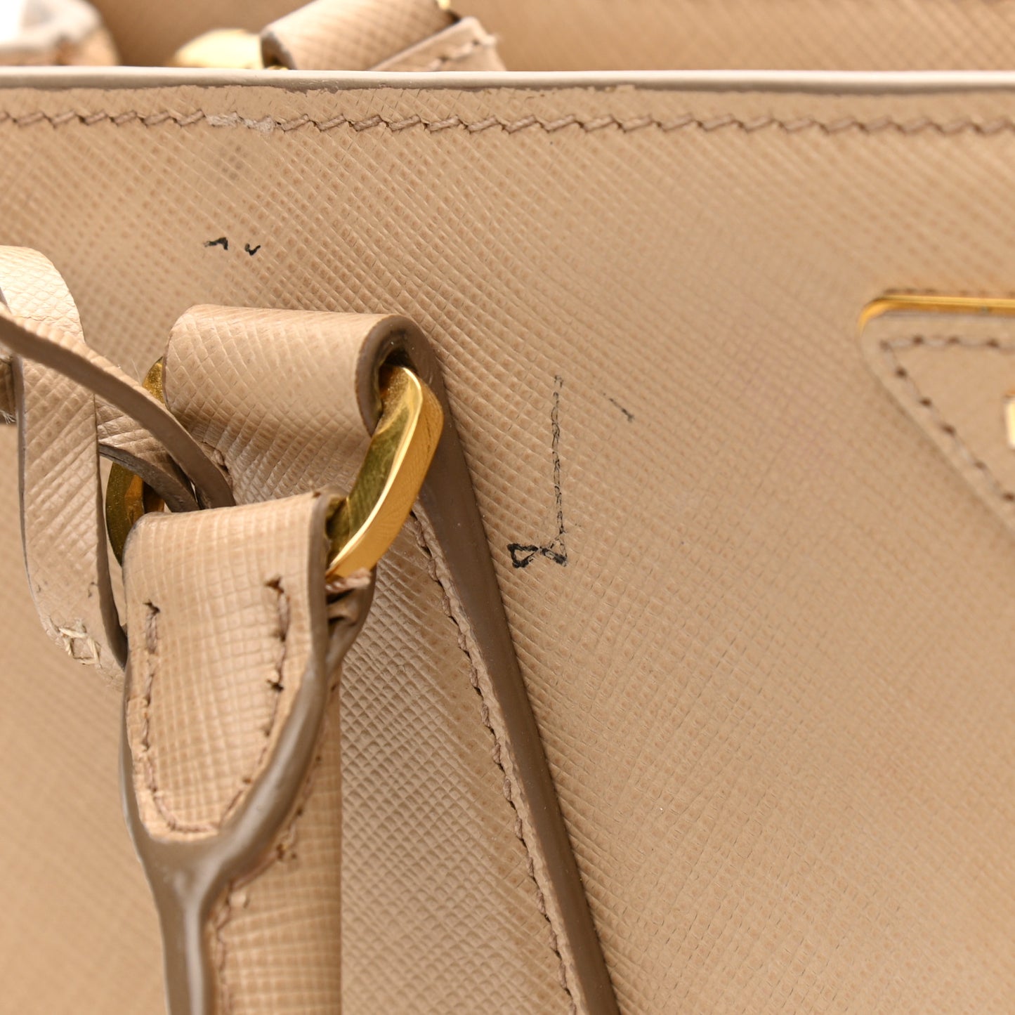 Saffiano Lux Medium Tote Cammeo