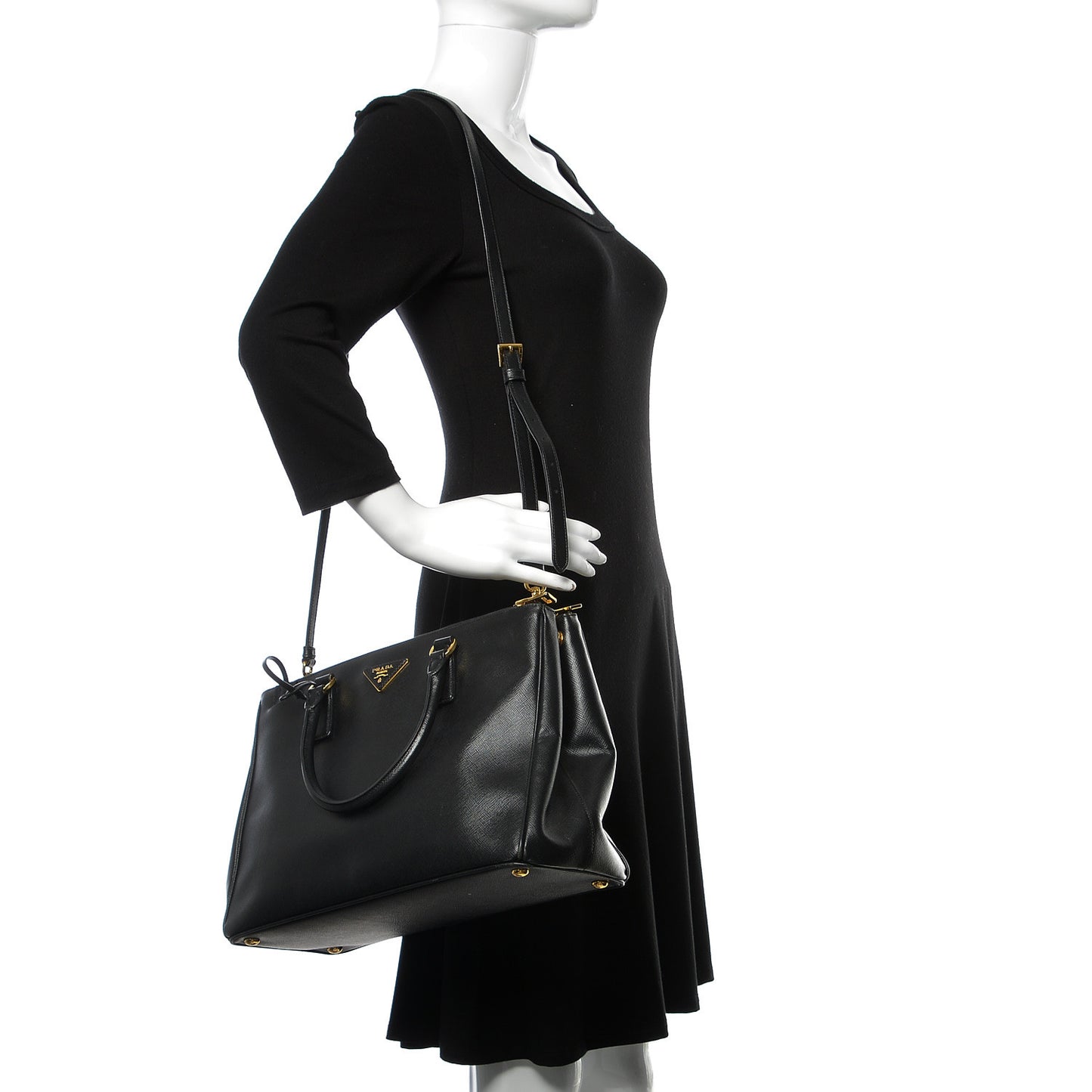 Saffiano Medium Galleria Double Zip Tote Black