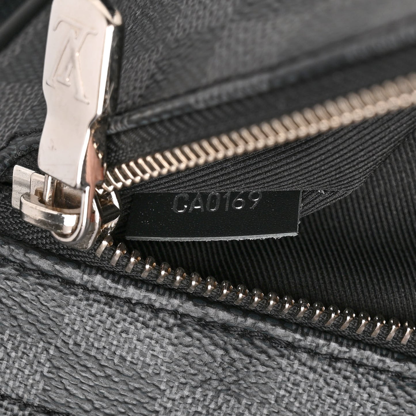 Damier Graphite District GM