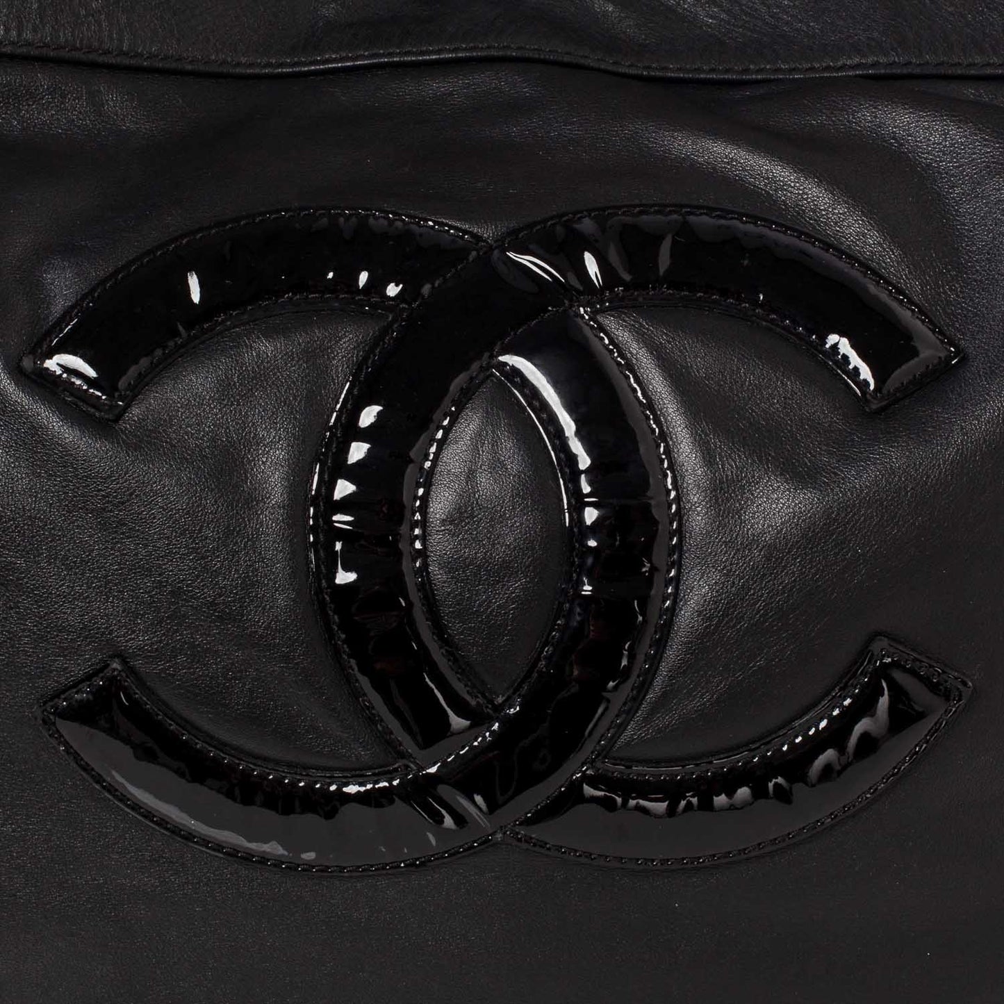 Leather Modern Chain Shoulder Bag Black