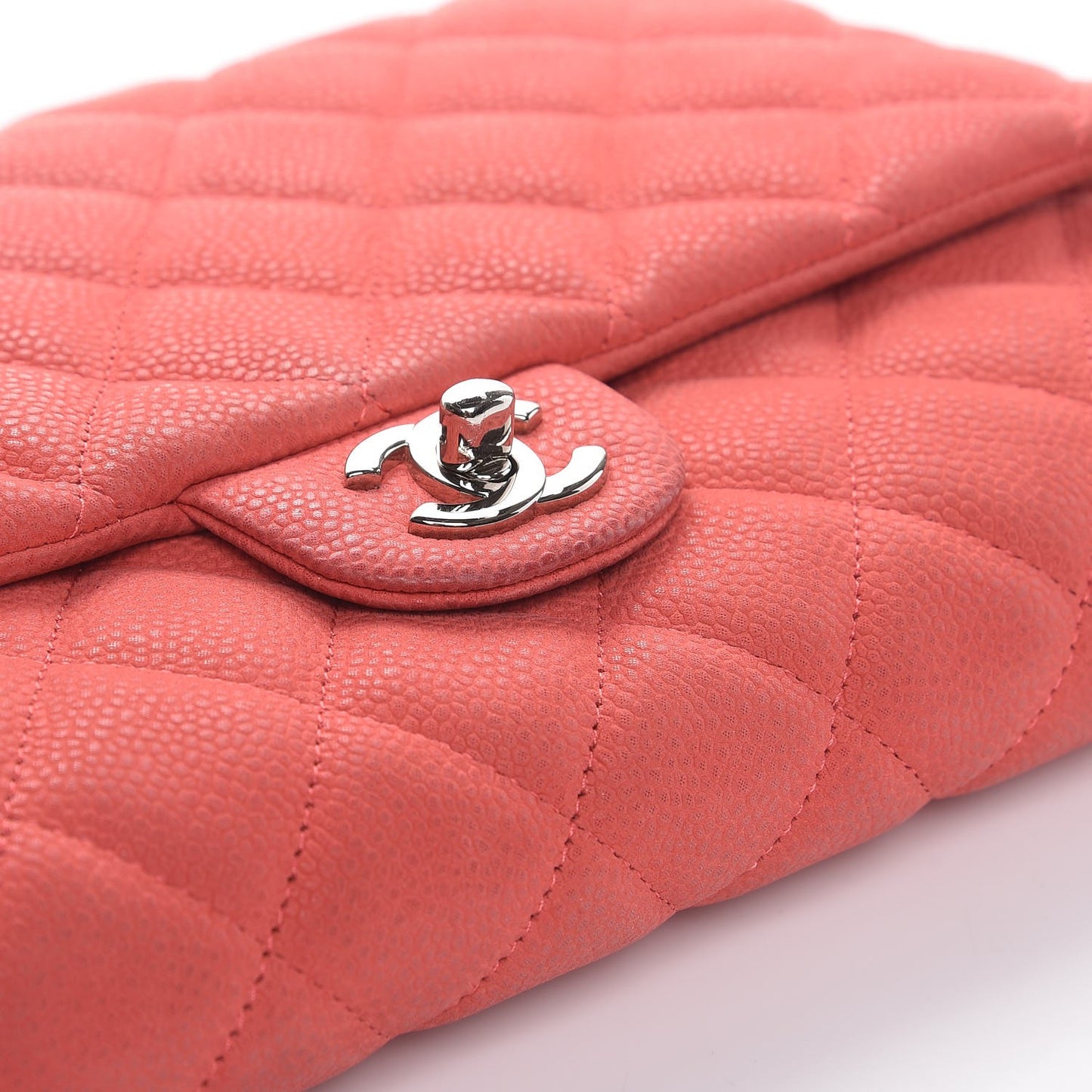 Iridescent Caviar Clutch with Chain Flap Red
