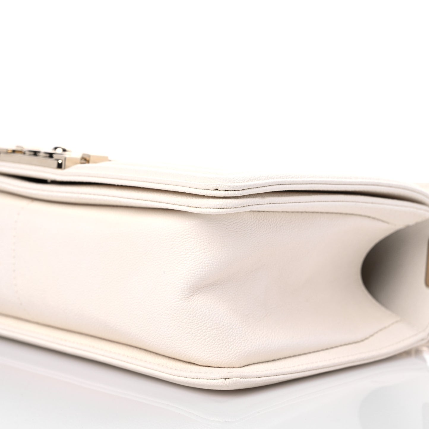 Caviar Quilted Medium Boy Flap White