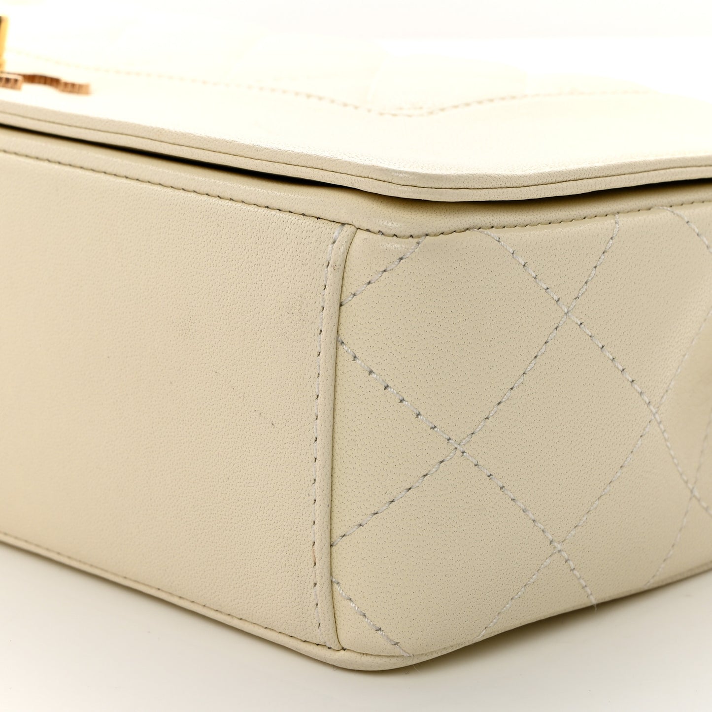 Sheepskin Quilted Vintage Mademoiselle Flap White