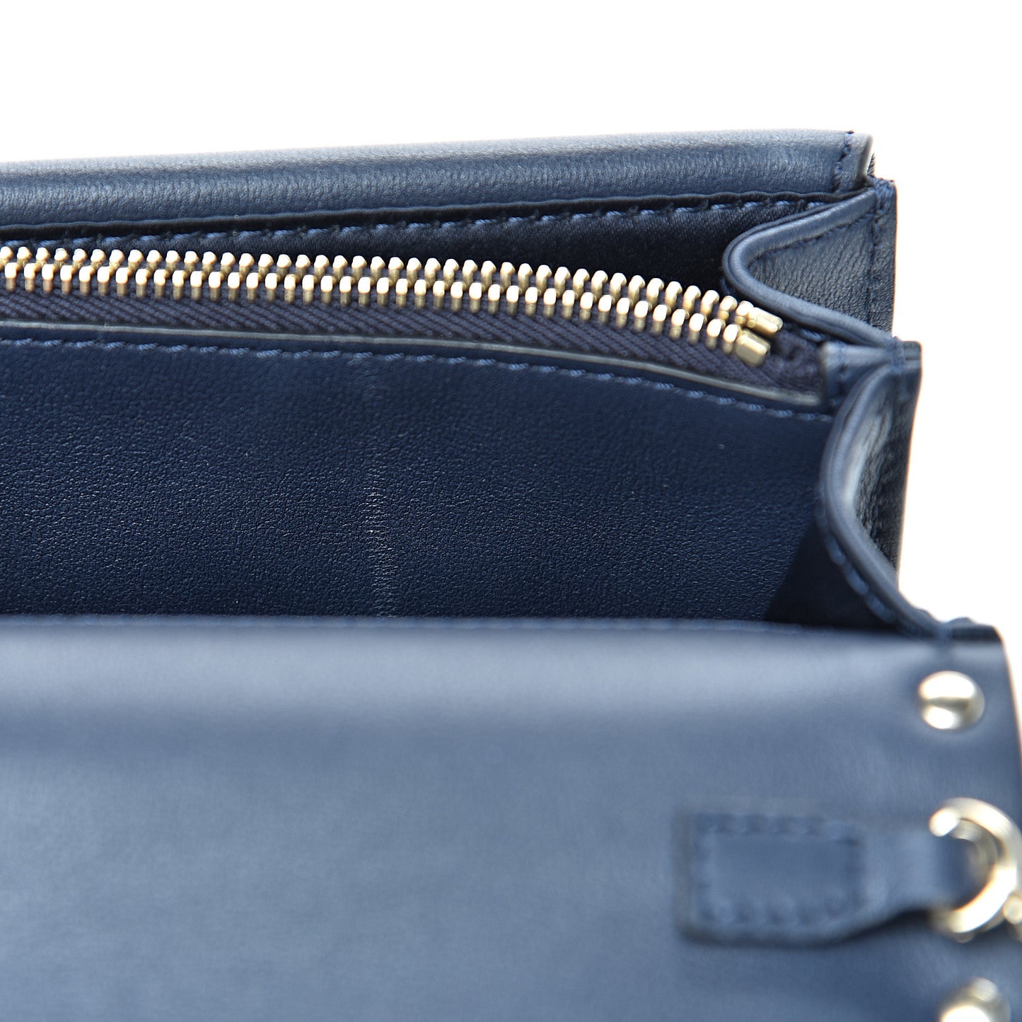 Vitello Rockstud Wallet on Chain Navy