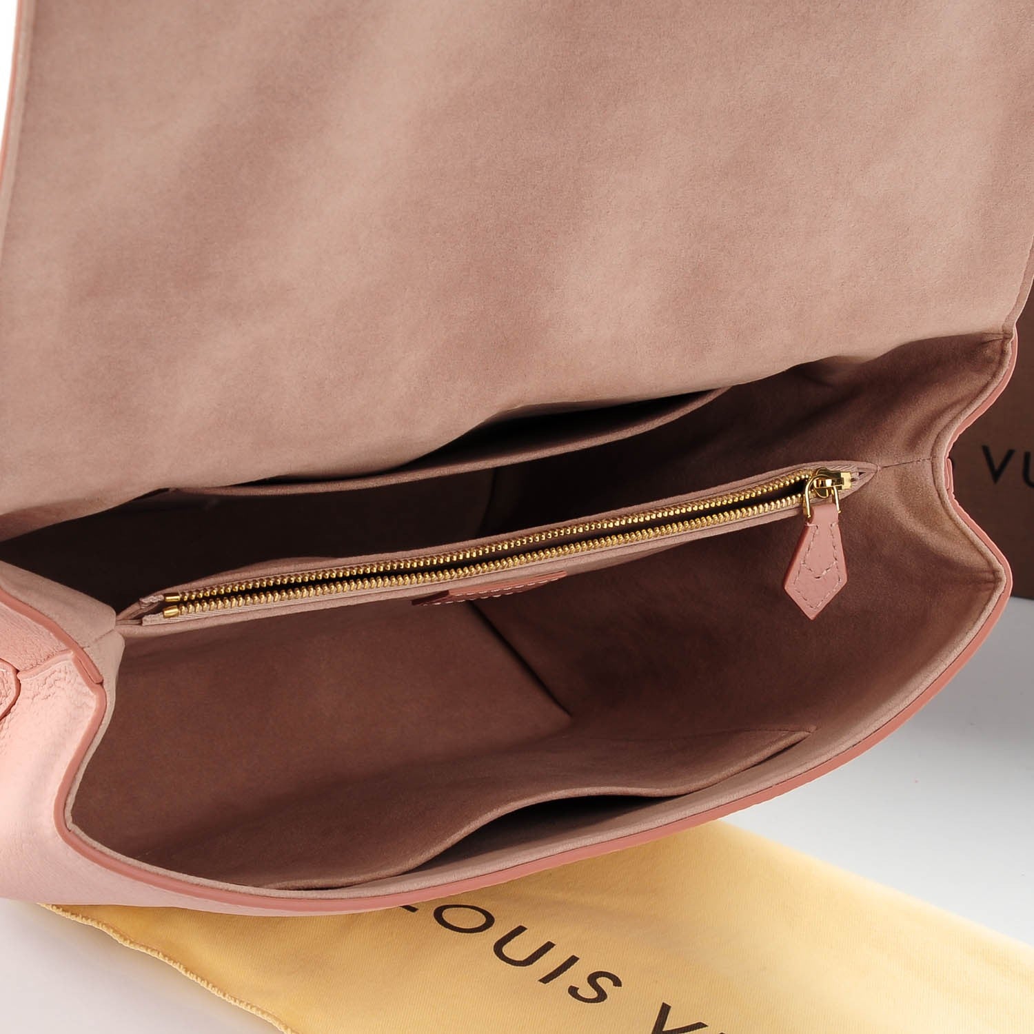 Louis Vuitton Taurillon Volta Magnolia 7 of 7
