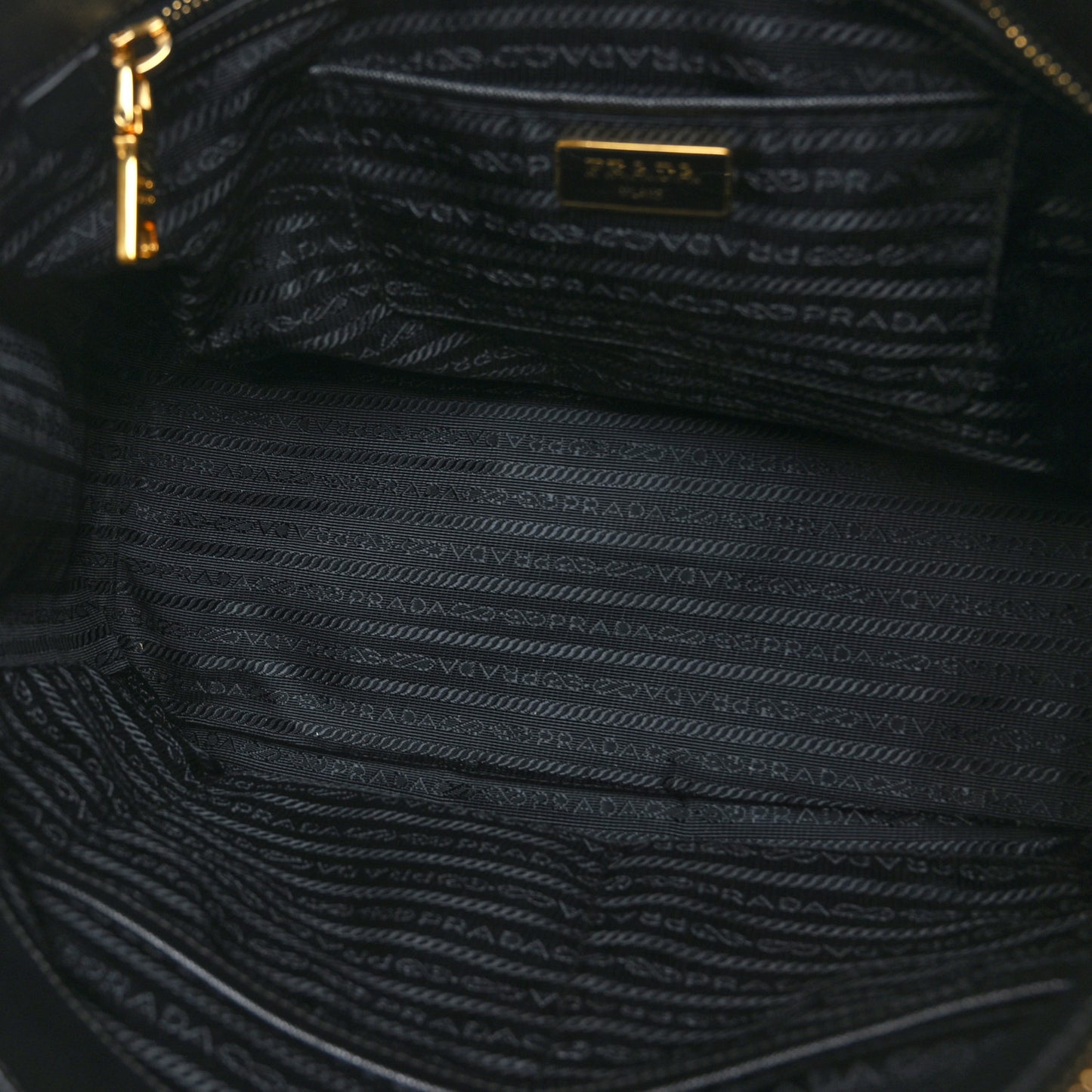 Saffiano Medium Galleria Double Zip Tote Black