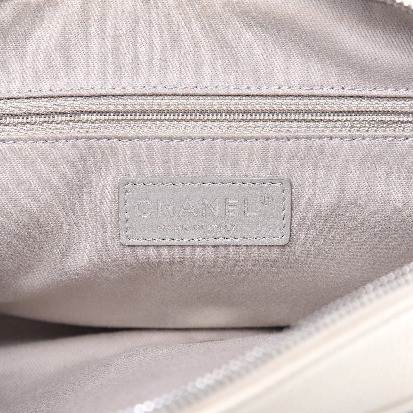 Caviar Quilted Medium Easy Flap Dark White