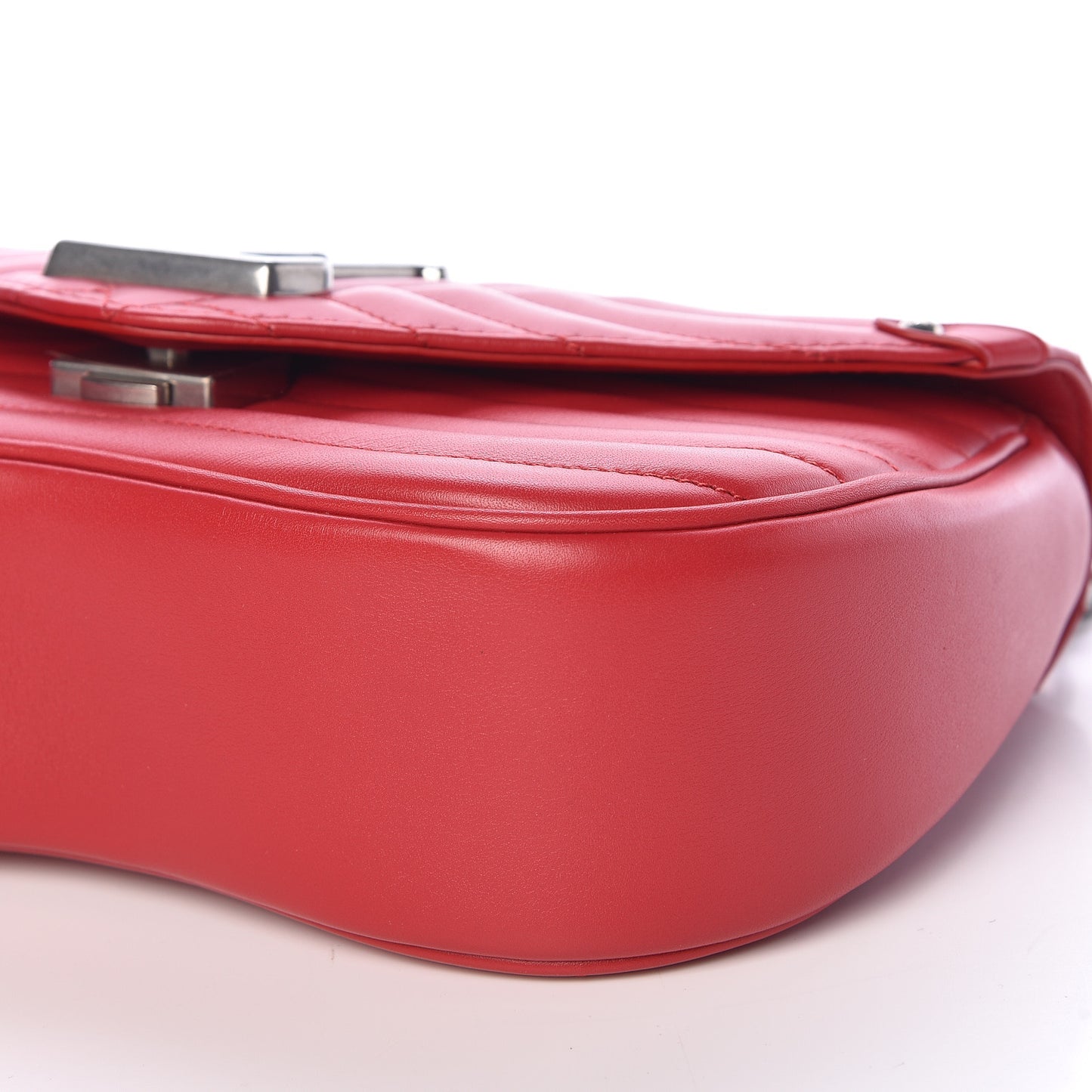 Calfskin New Wave Chain MM Ecarlate