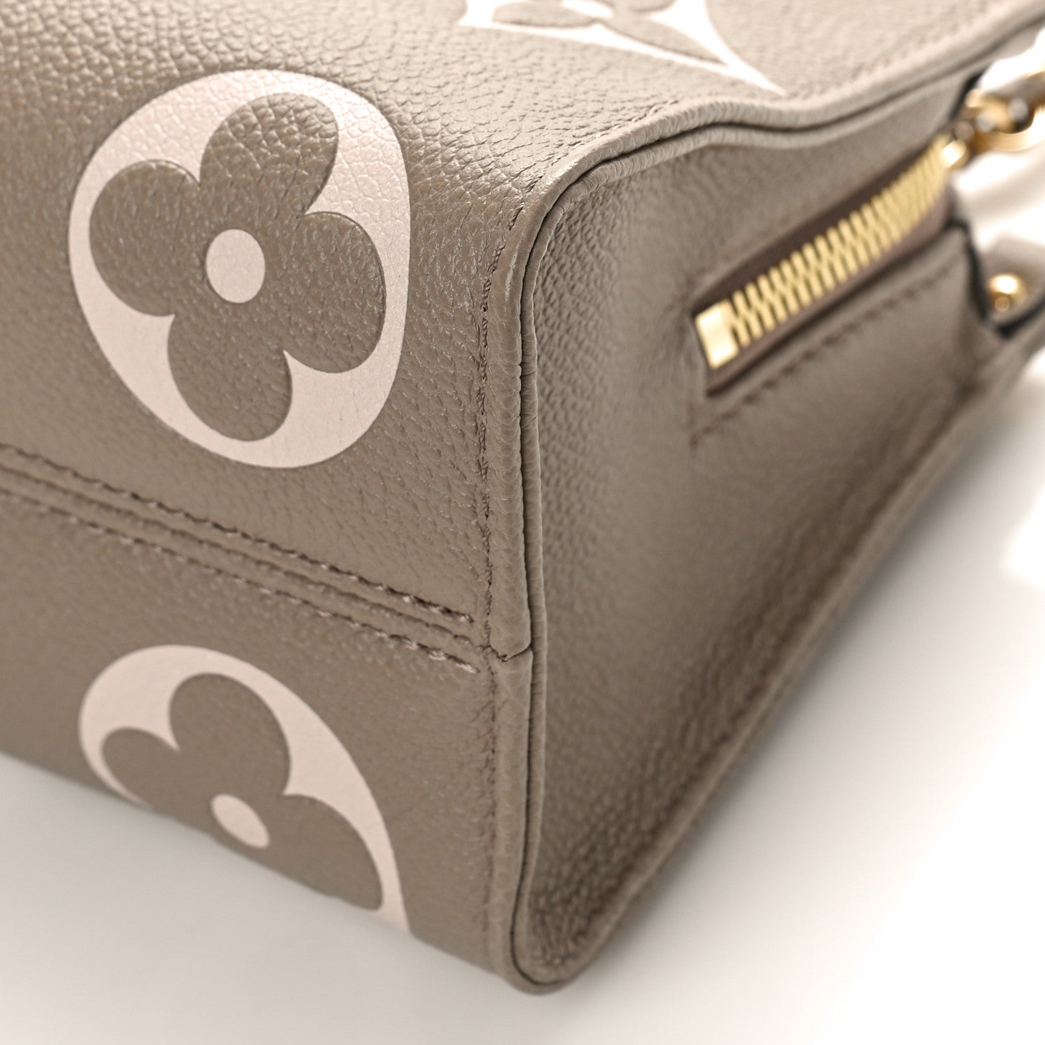 Louis Vuitton Empreinte OnTheGo East West Dove Cream 8 of 8