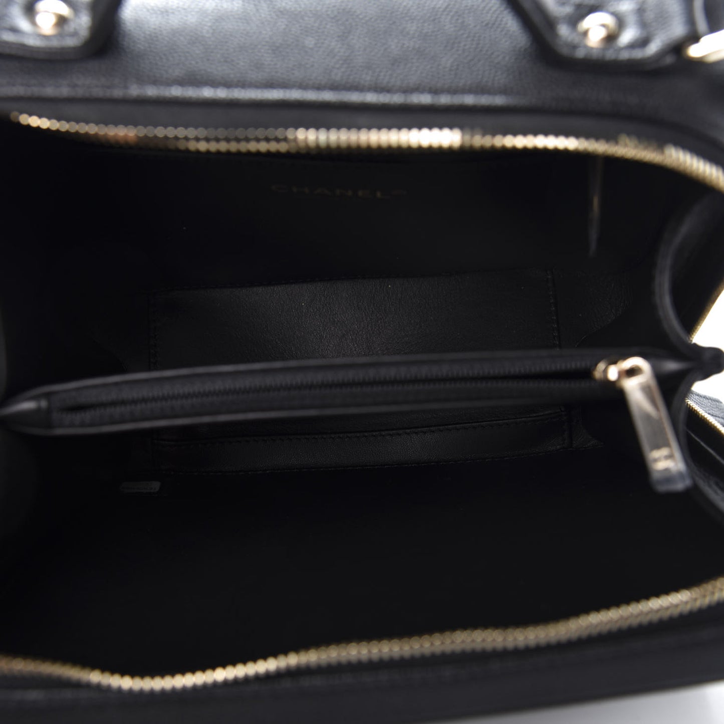 Caviar Quilted Medium CC Filigree Vanity Case Black