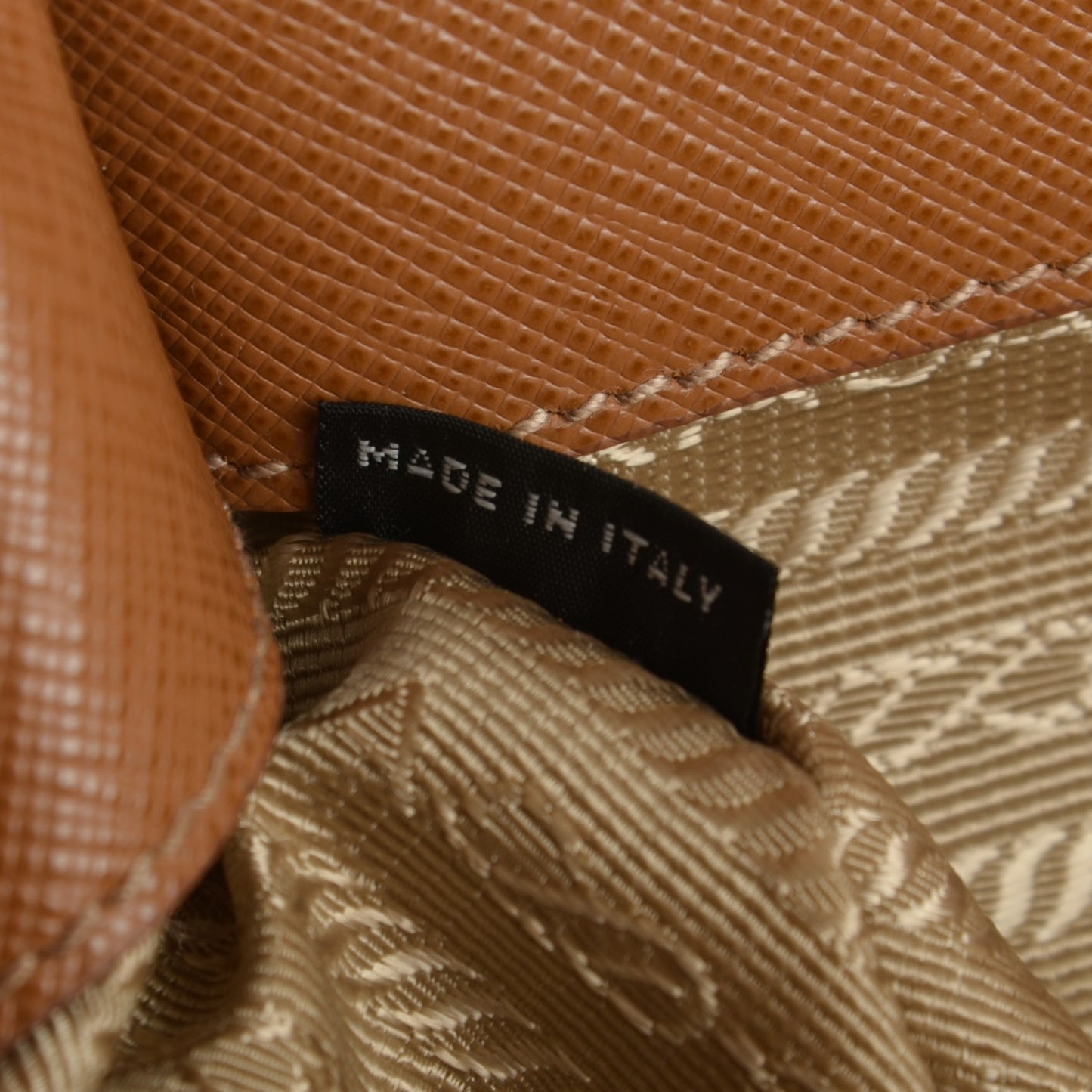 Saffiano Lux Extra Large Galleria Double Zip Tote Caramel