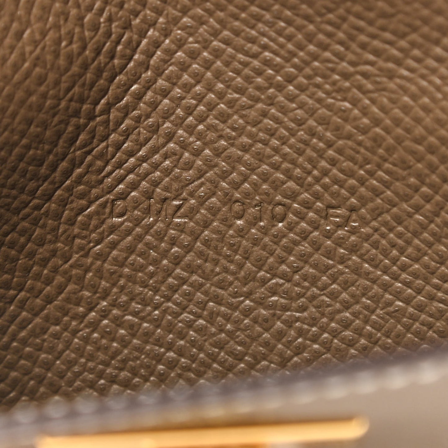 Epsom Kelly Pocket Compact Wallet Etoupe