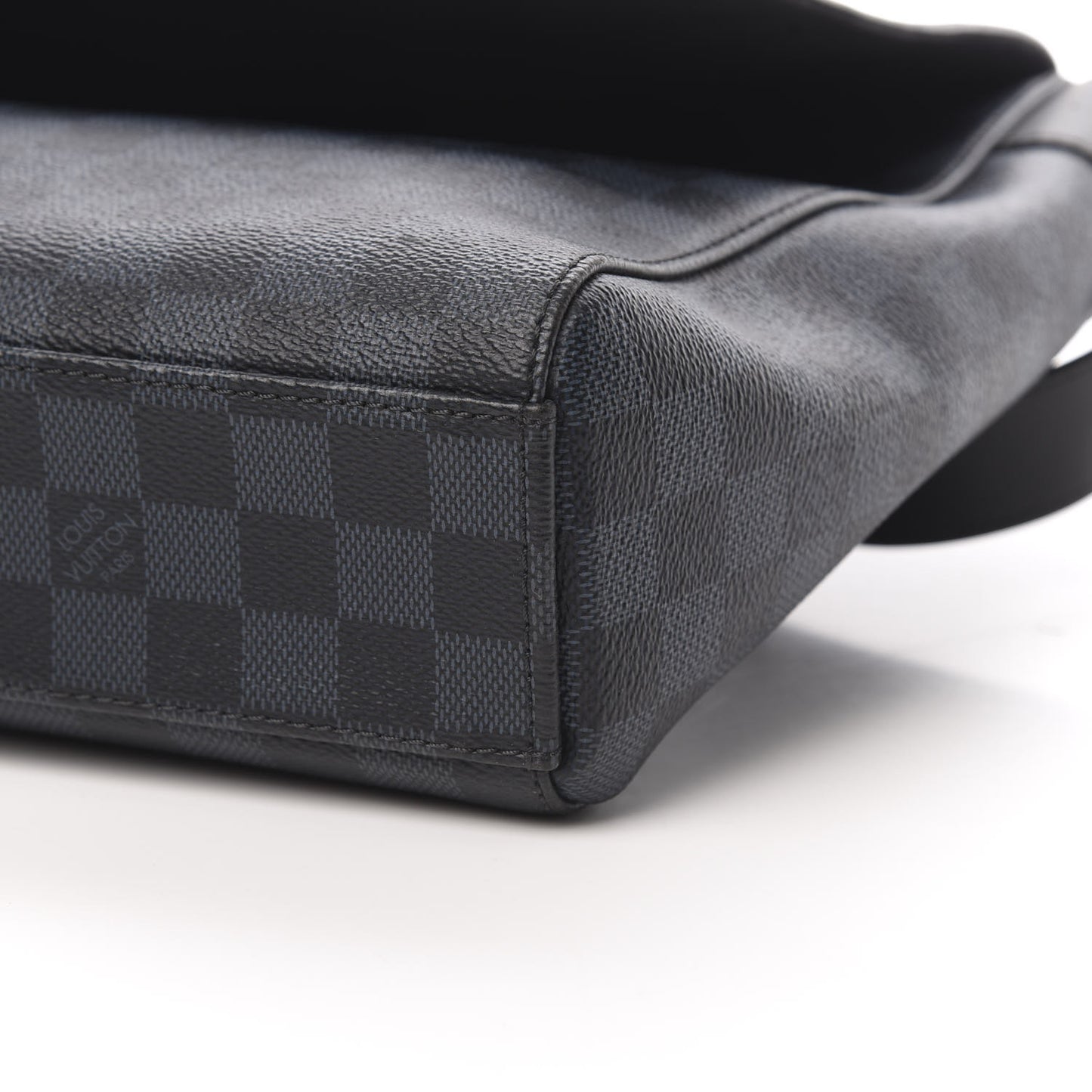 Damier Cobalt Newport Messenger MM