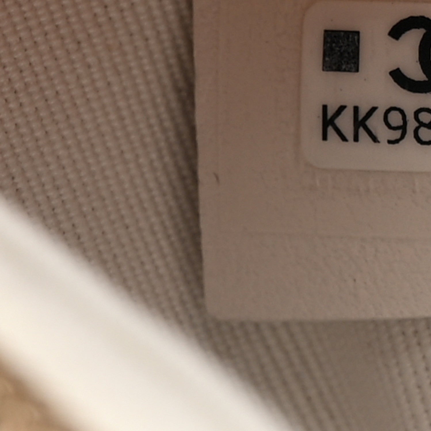 Chanel Caviar Quilted Zipped Key Holder Case White 7 of 8