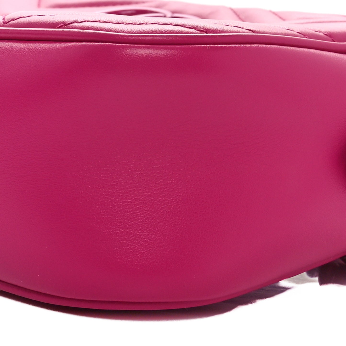 Calfskin Matelasse Monochrome Small GG Marmont Chain Shoulder Bag Classic Fuxia