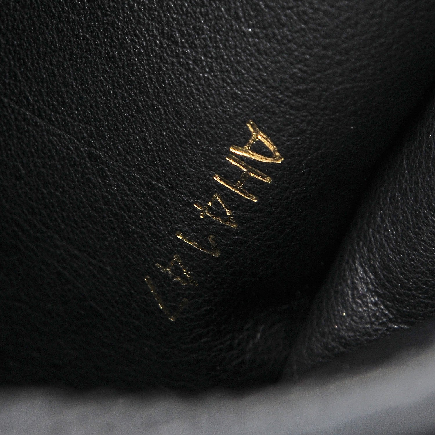 Louis Vuitton Taurillon Metallic Flowers Capucines PM Black 7 of 7