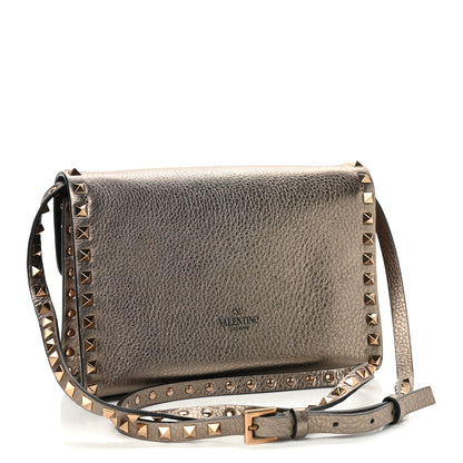 Valentino Garavani Metallic Pebbled Calfskin Medium Rockstud Flip Lock Crossbody Bag Sasso 3 of 9