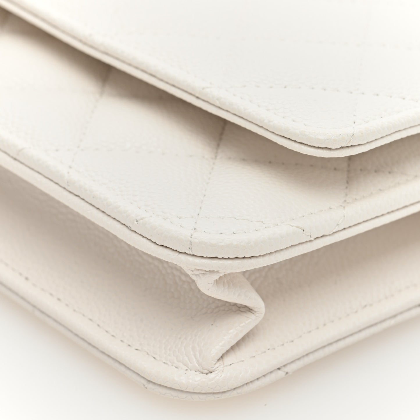 Caviar Quilted Wallet on Chain WOC White