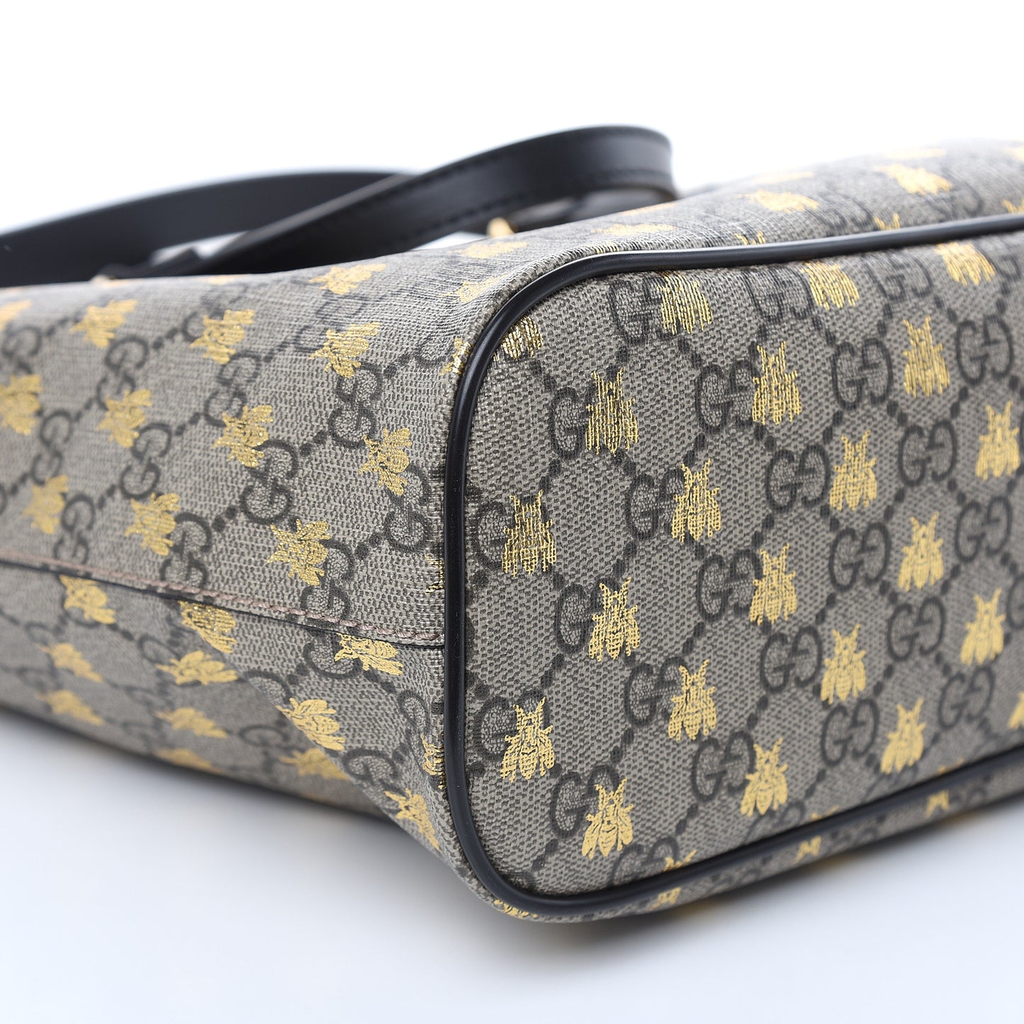Soft GG Supreme Monogram Bees Small Crossbody Tote Beige Oro Black