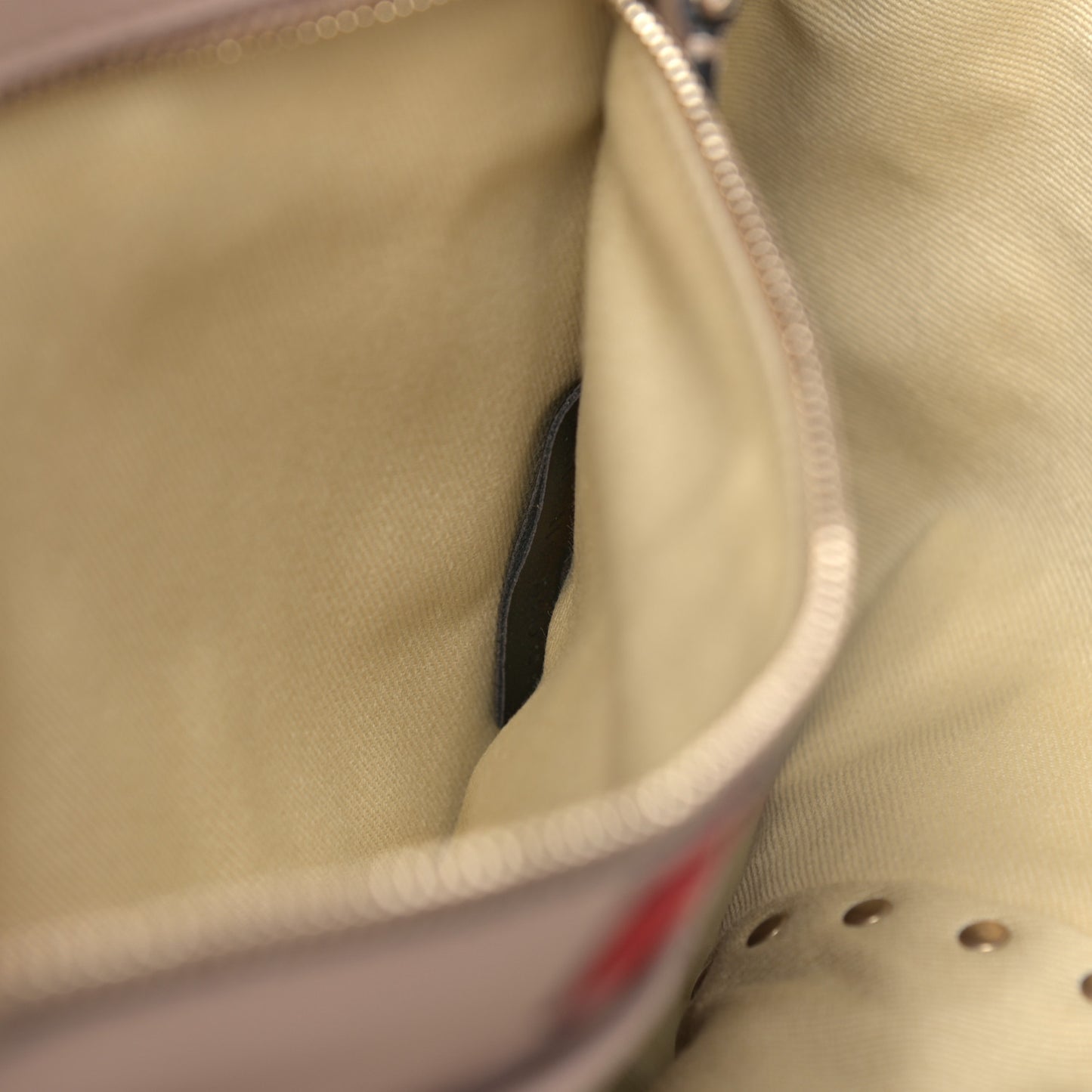 Vitello Medium Rockstud Tote Poudre