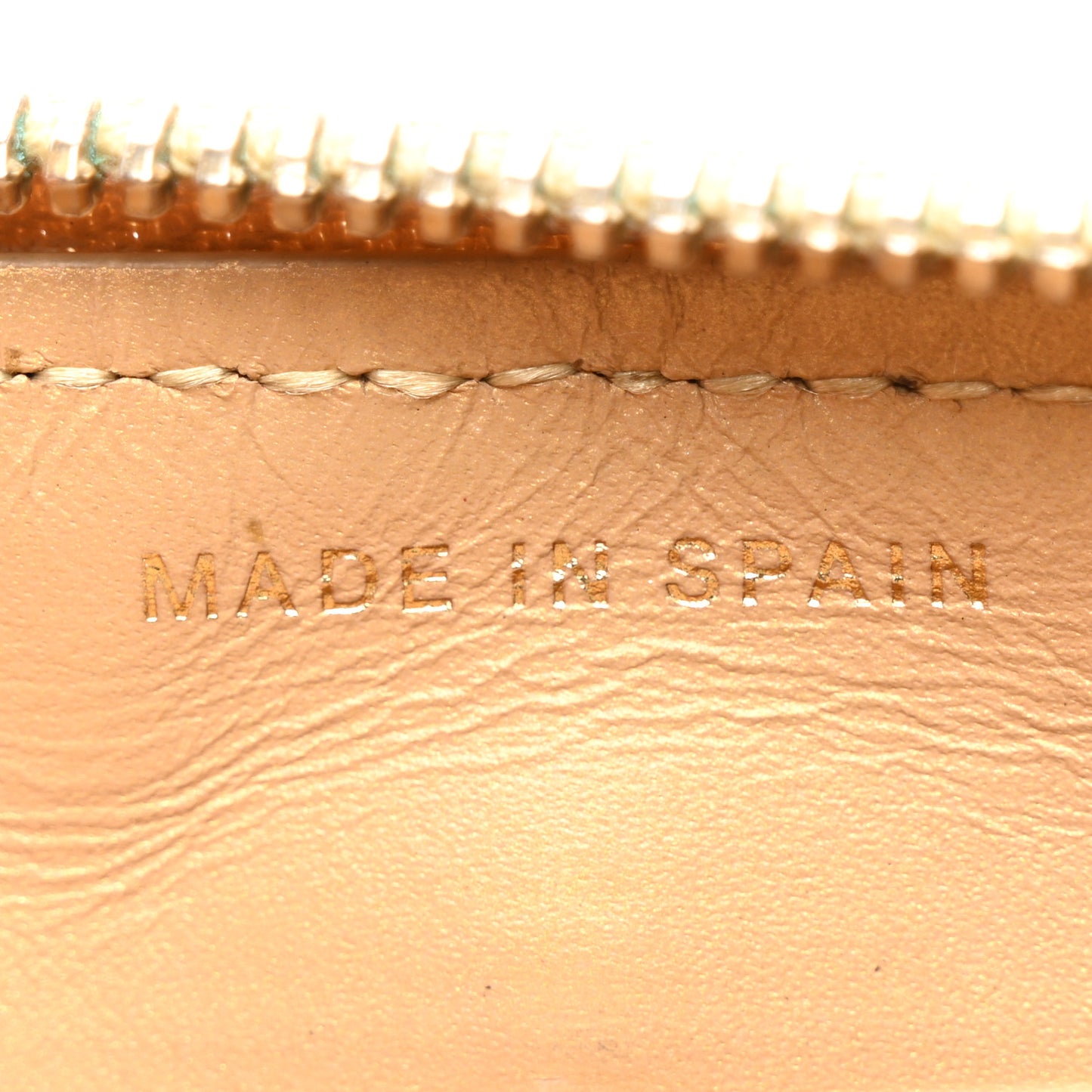 Iridescent Caviar Quilted Large Gusset Zip Around Wallet Beige Clair