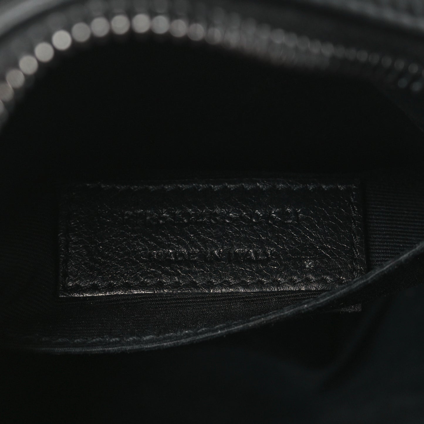 Calfskin Matelasse Chevron Round Vinyle Camera Bag Black
