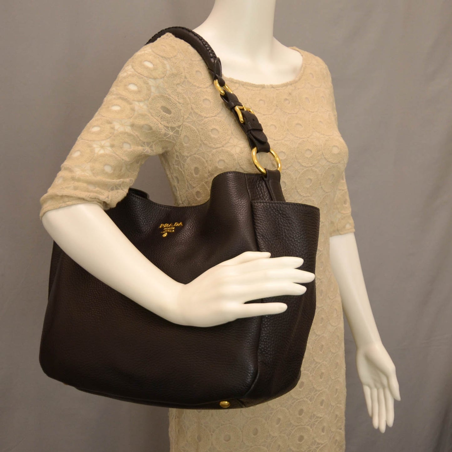 Vitello Daino Hobo Black