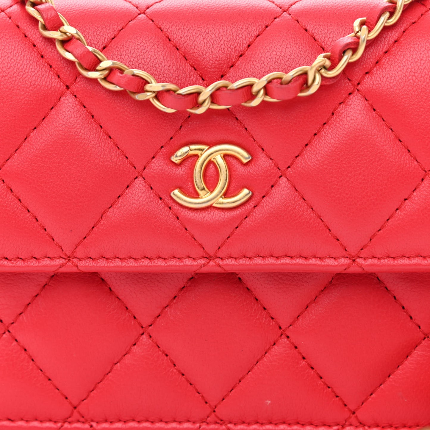 Lambskin Quilted Pearl Crush Clutch With Chain Red