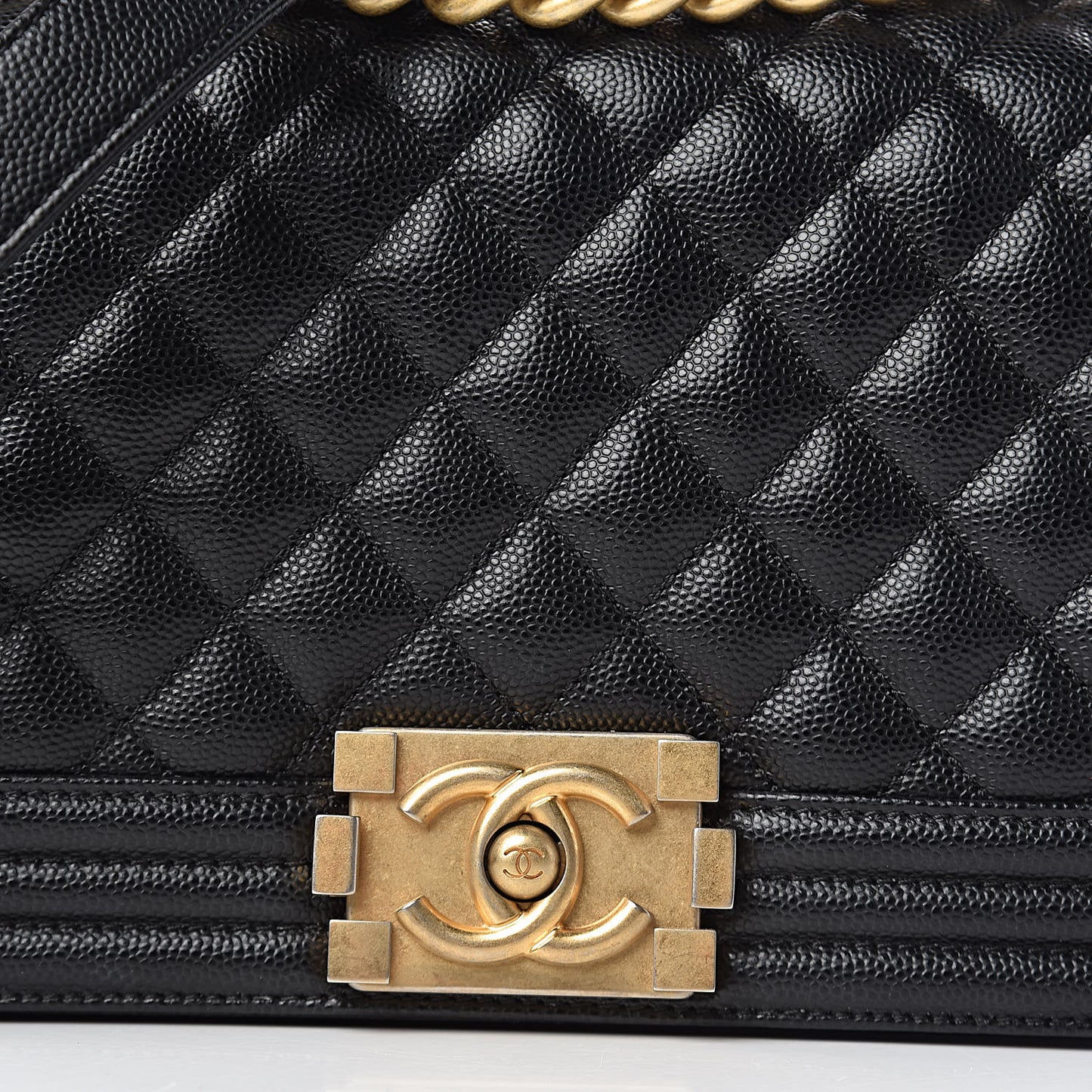 Caviar Quilted Medium Boy Flap Black
