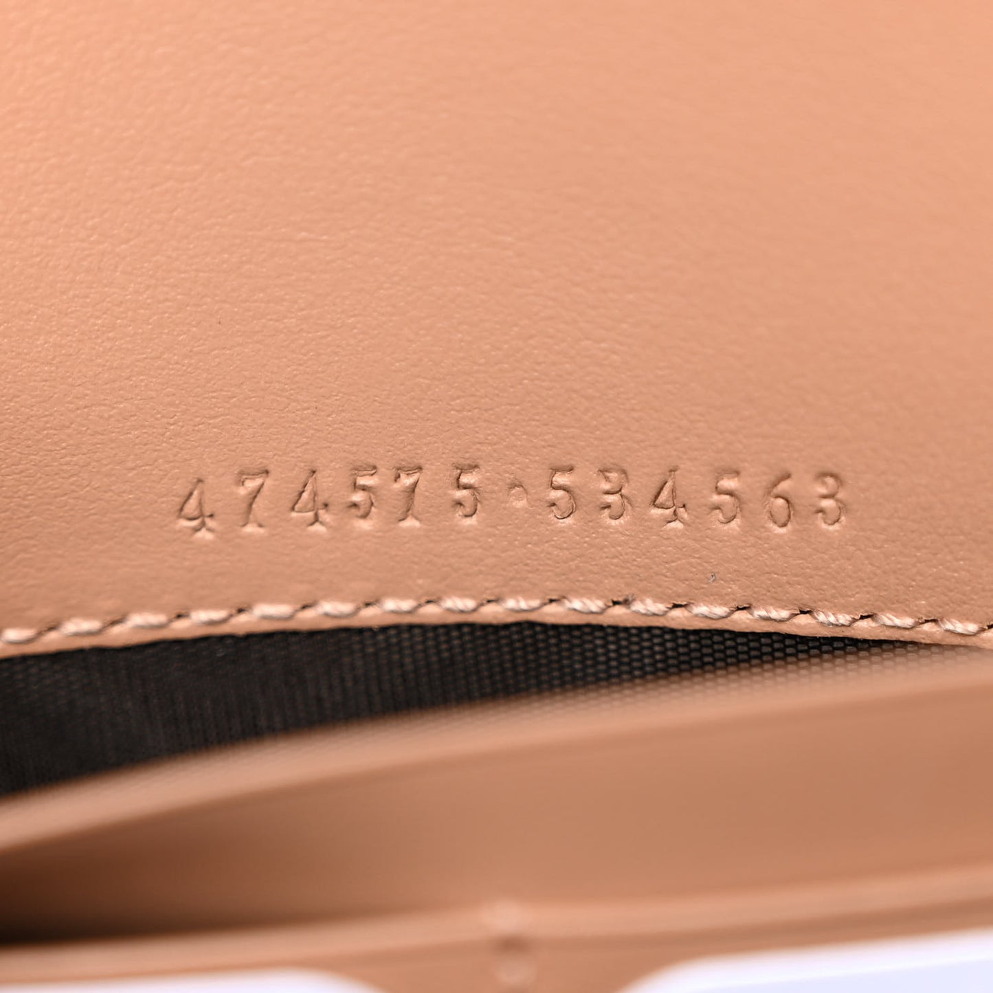 Calfskin Matelasse Monochrome GG Marmont Chain Wallet Camelia