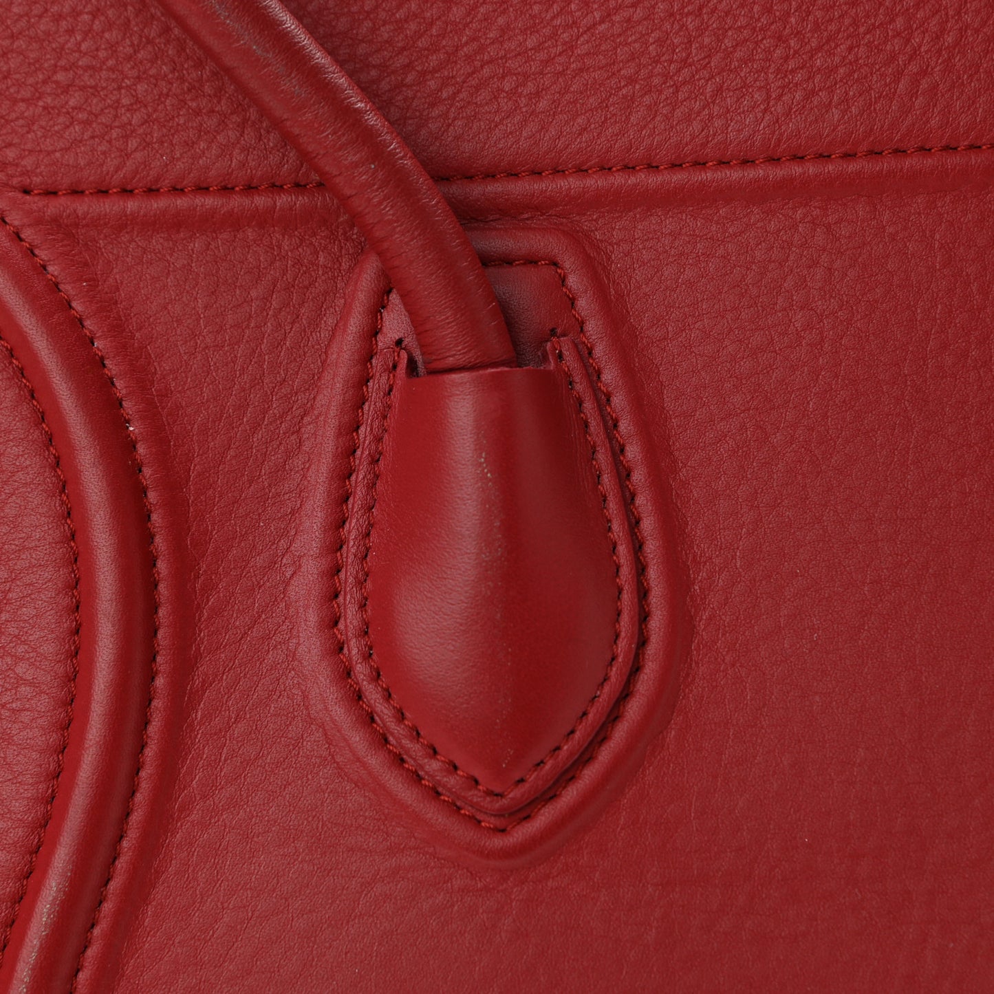 Baby Grained Calfskin Medium Phantom Luggage Carmin