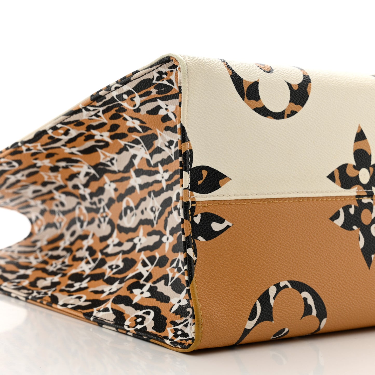 Monogram Giant Jungle Onthego GM Ivory