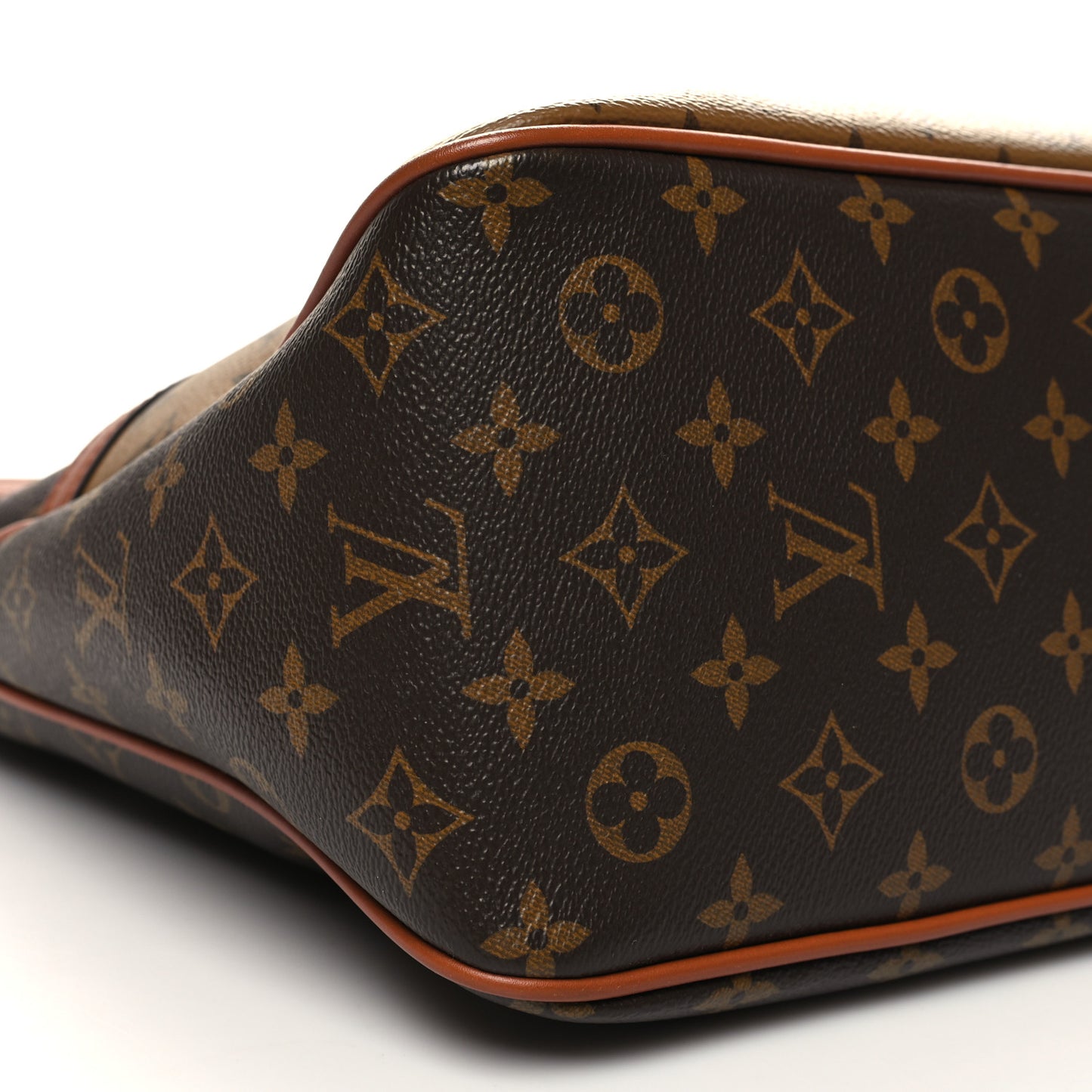 Reverse Monogram Dauphine Hobo MM