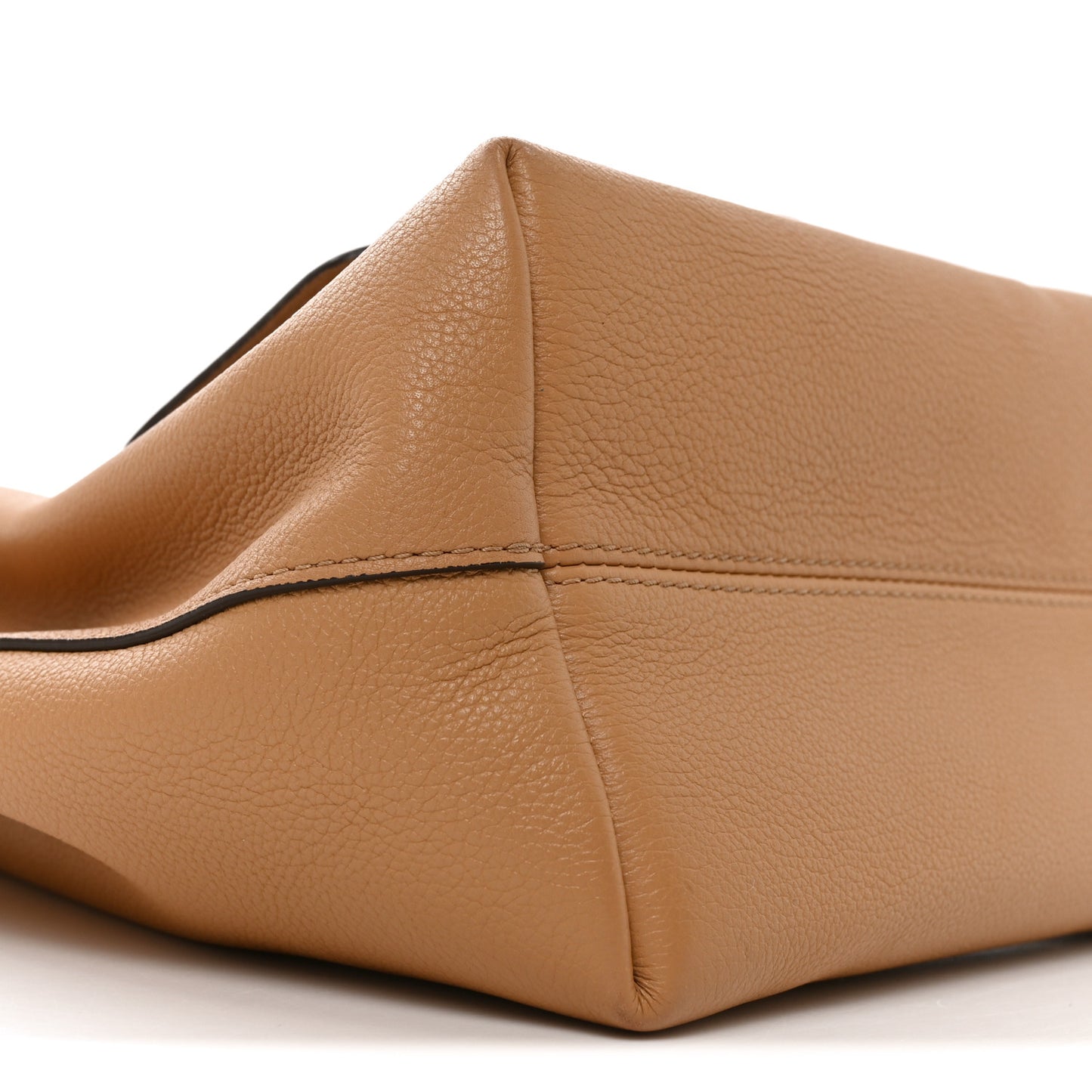 Calfskin Lockme Bucket MM Arizona Beige