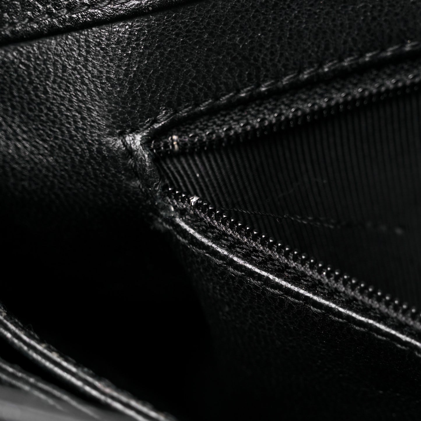 Caviar Quilted Shoulder Bag Black