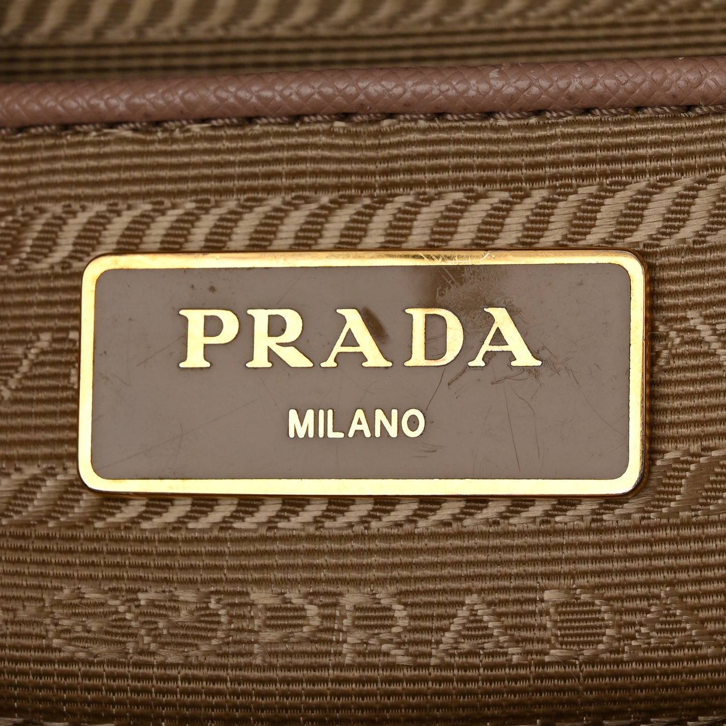 Saffiano Medium Galleria Double Zip Tote Cammeo