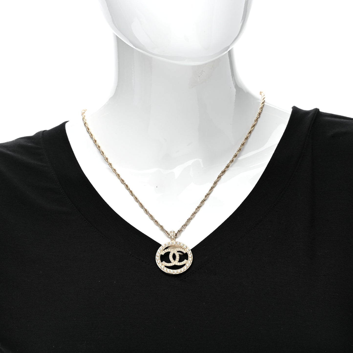 Pearl CC Round Pendant Necklace Gold