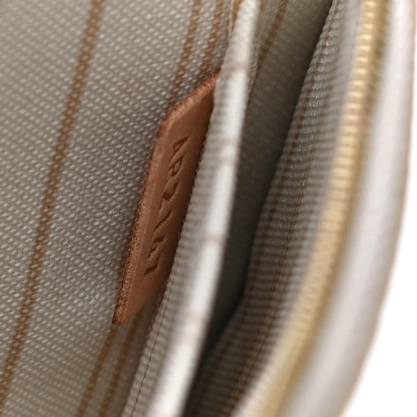 Damier Azur Neverfull PM Pochette