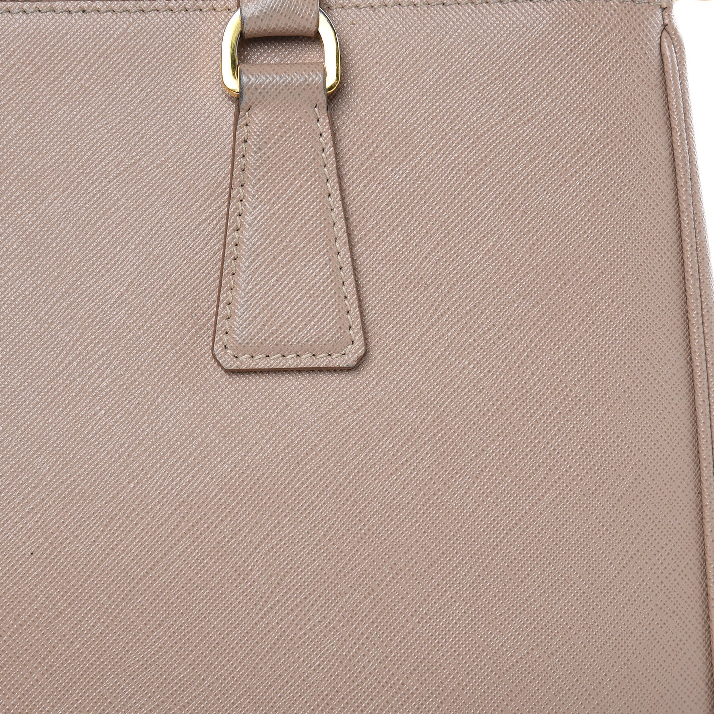 Saffiano Medium Galleria Double Zip Tote Cammeo