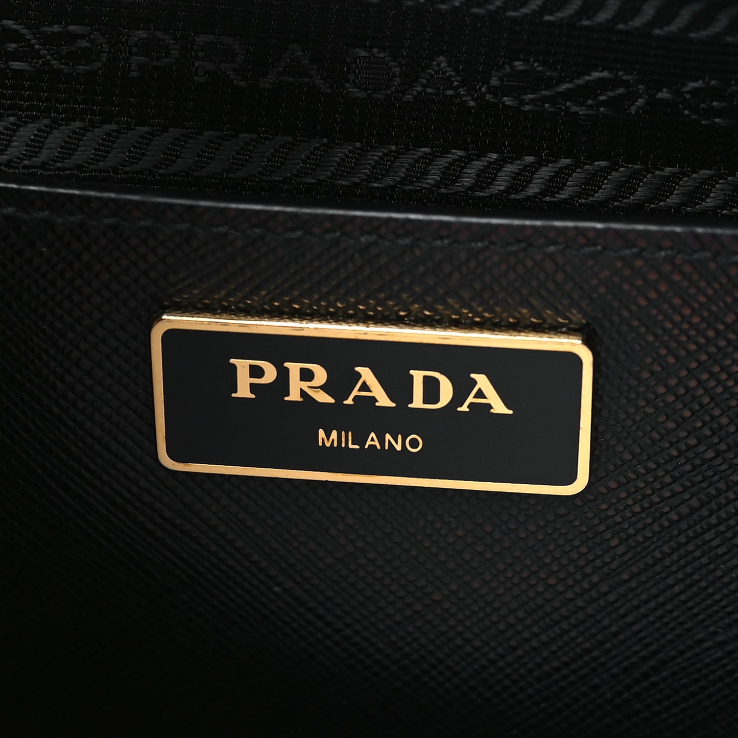 Saffiano Medium Galleria Double Zip Tote Black