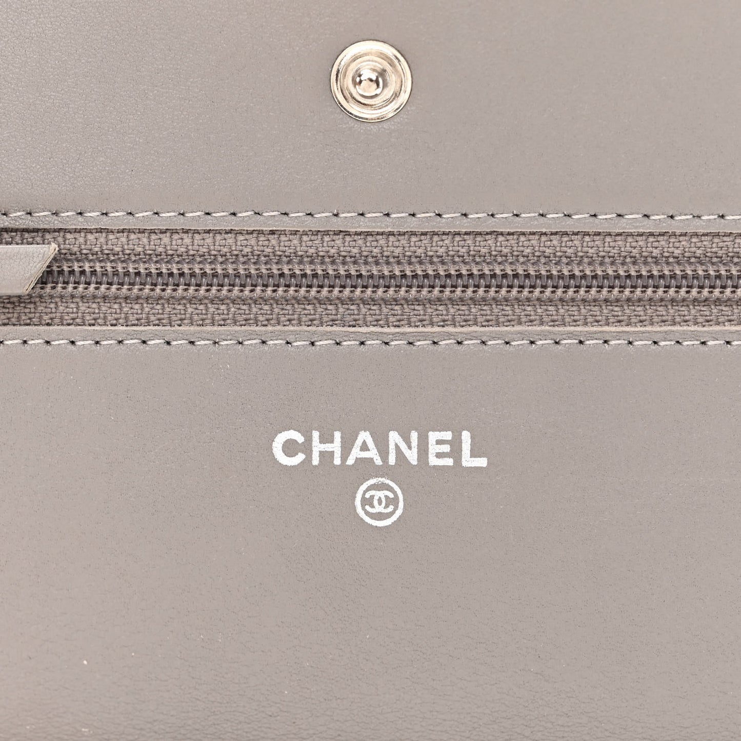 Striated Patent Quilted Wallet On Chain WOC Beige