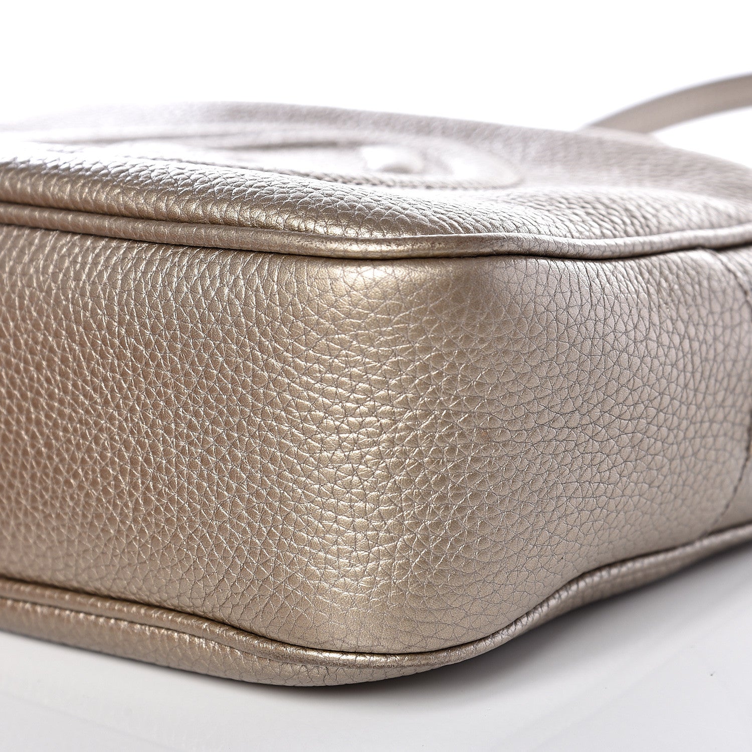 Gucci Metallic Pebbled Calfskin Small Soho Disco Bag Golden Beige 10 of 10