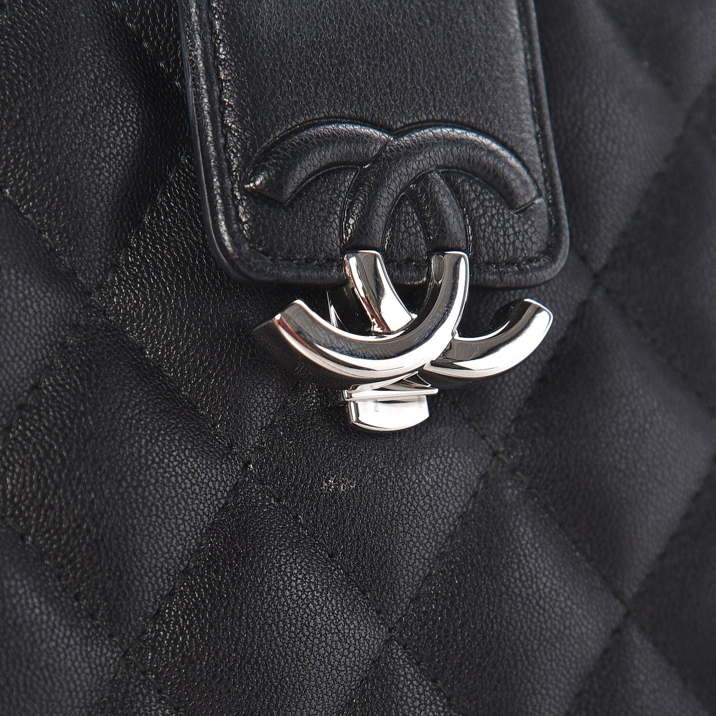 Caviar Quilted CC Box Clutch With Chain Black