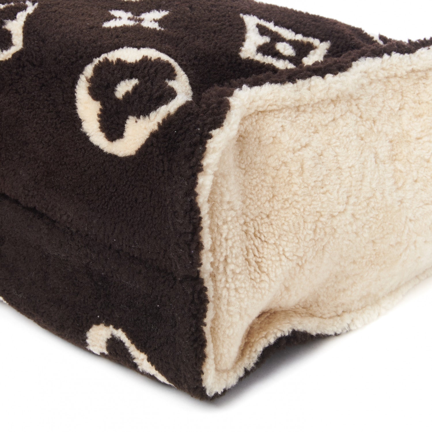 Louis Vuitton Shearling Monogram Giant Teddy Onthego GM Black White 5 of 7