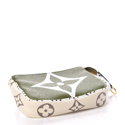 Louis Vuitton Monogram Giant Micro Pochette Accessories Kaki White 4 of 10