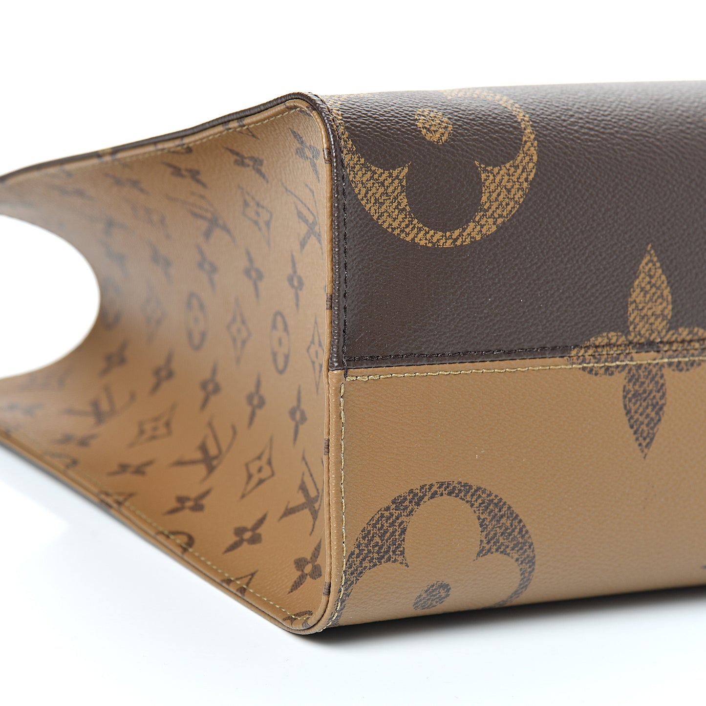 Reverse Monogram Giant Onthego MM